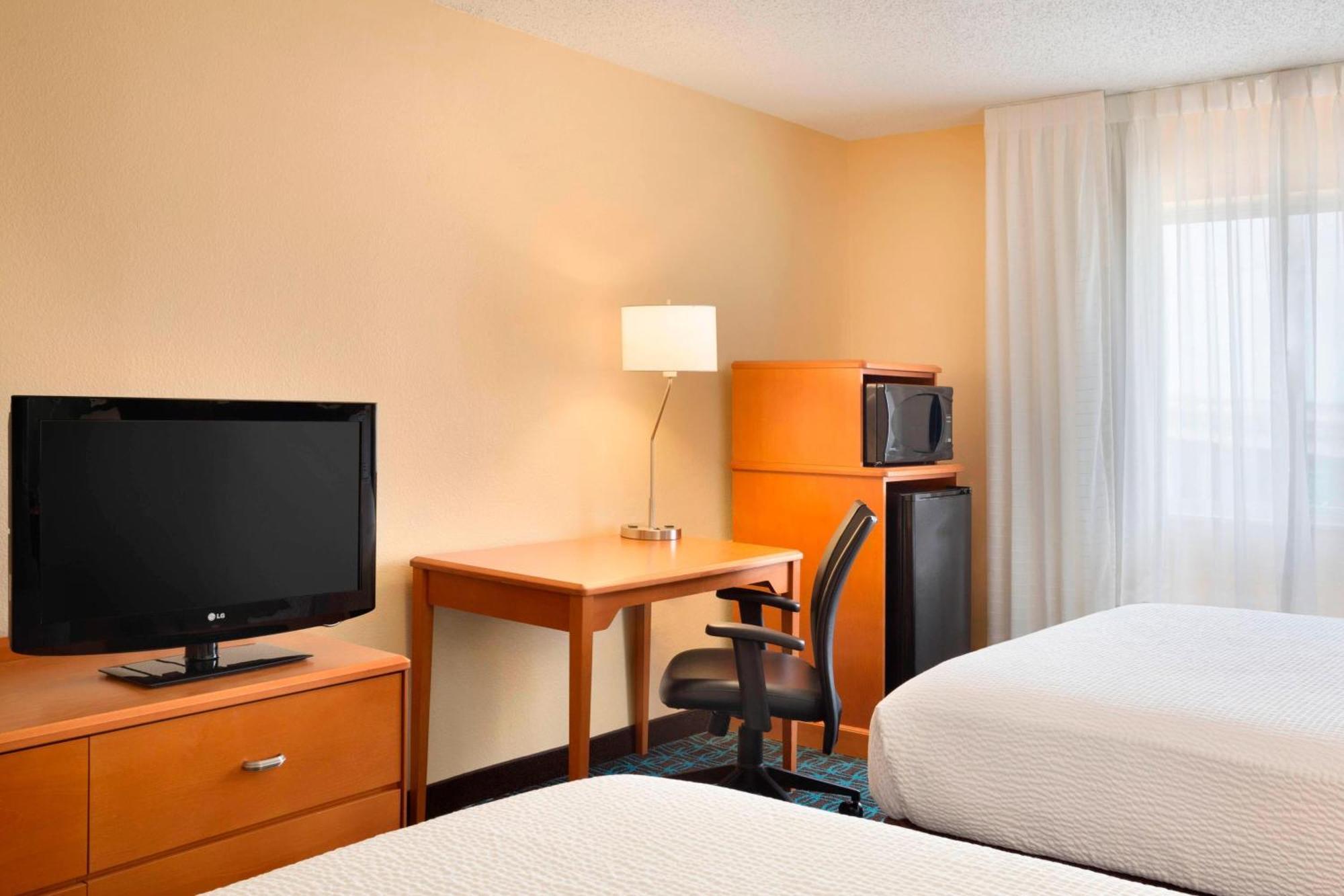 Hotel Fairfield & Worth Drive 3*