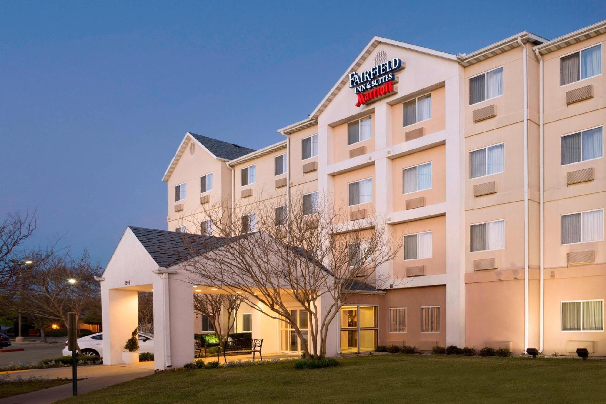 Hotel Fairfield & Worth Drive