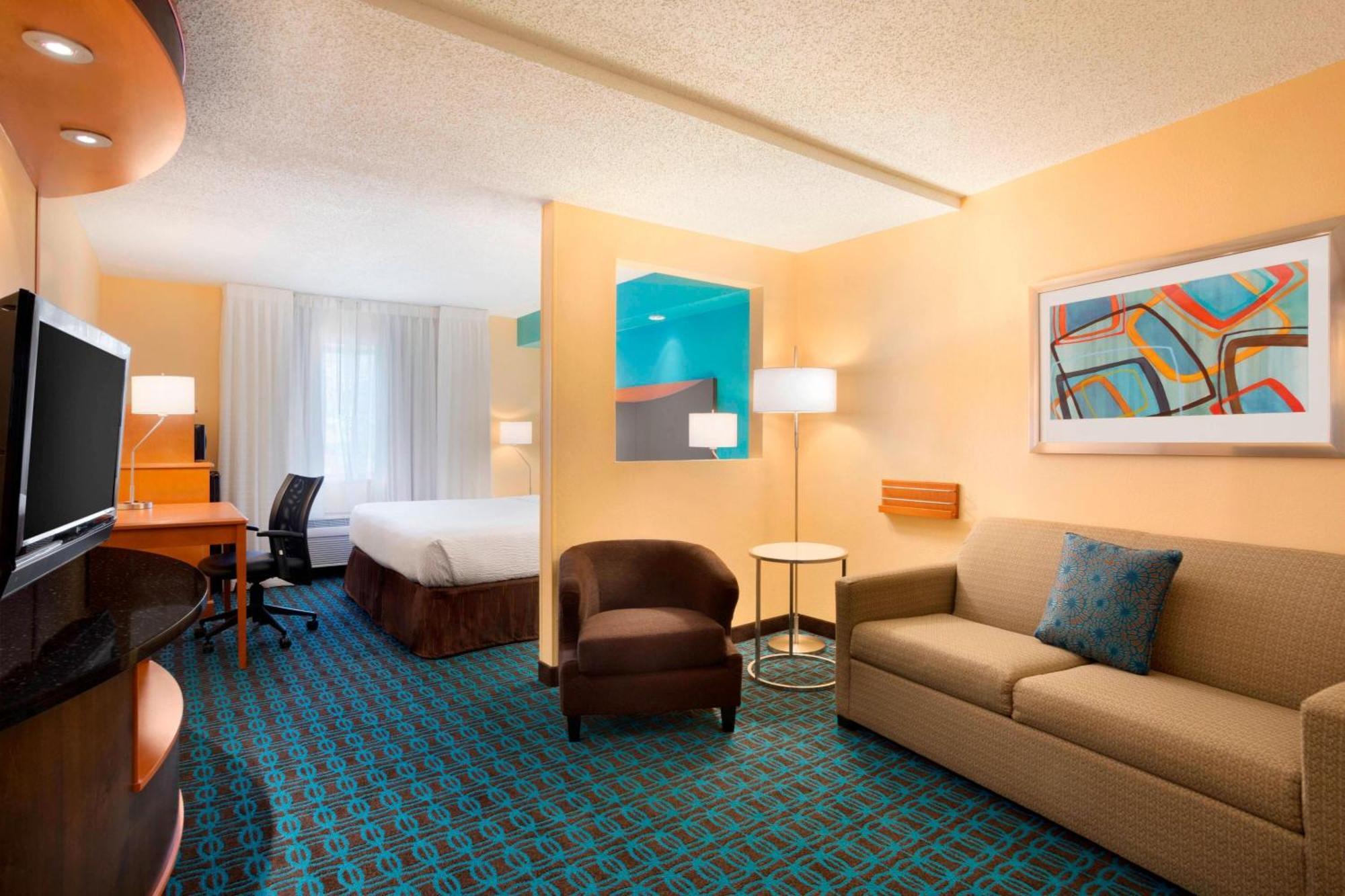 Fairfield & Worth Drive Hotel 3*